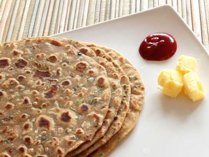 प्याज़ की रोटी/पराठा बनाने की विधि - Onion Roti/Paratha Recipe in Hindi 3 प्याज़ की रोटी/पराठा बनाने की विधि - Onion Roti/Paratha Recipe in Hindi 1
